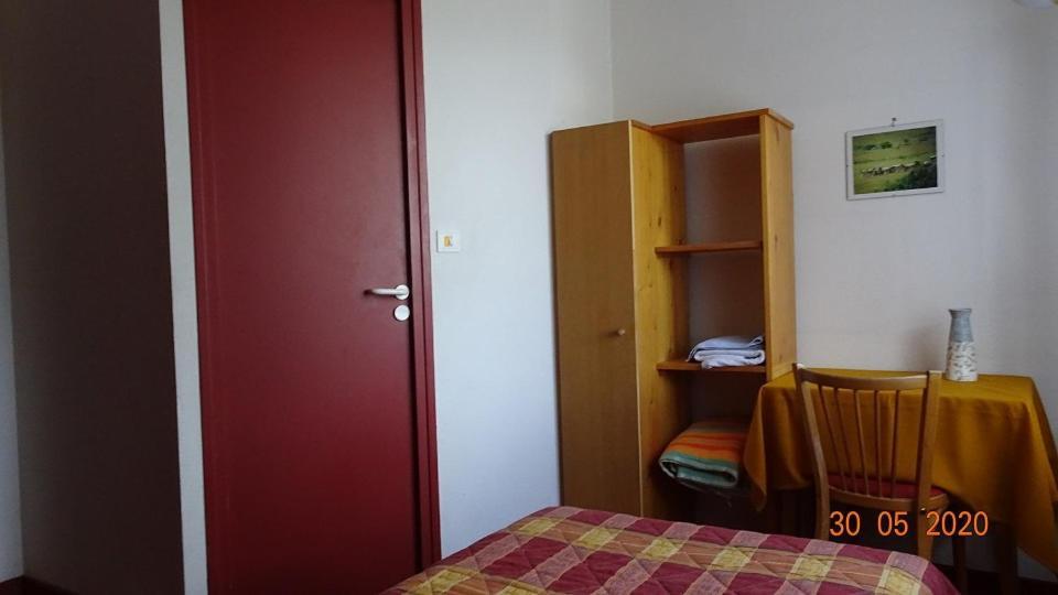 Au Pont De La Gineze Bed & Breakfast Barjac  Luaran gambar